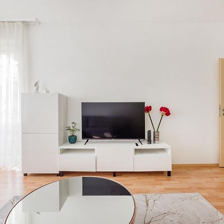 Modern Two-Bedroom Apartment With Free Parking Будапешт Экстерьер фото
