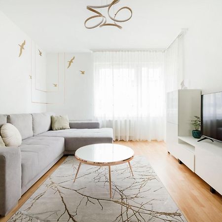 Modern Two-Bedroom Apartment With Free Parking Будапешт Экстерьер фото